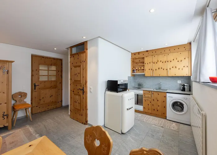 Appartamento In A Sunny Location In Samedan