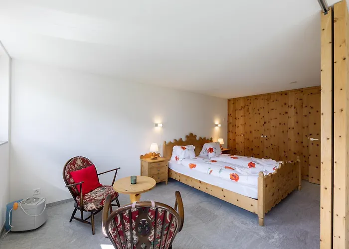 Appartamento In A Sunny Location In Samedan