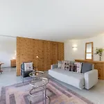 Apartamento In A Sunny Location In Samedan